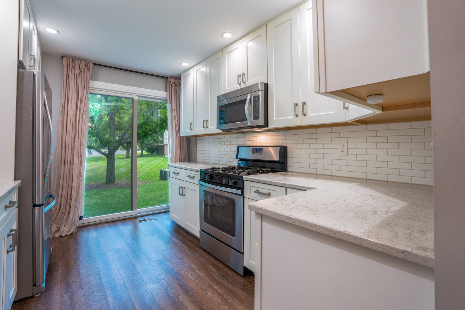 208 Millington Way #208, St. Charles, IL 60174