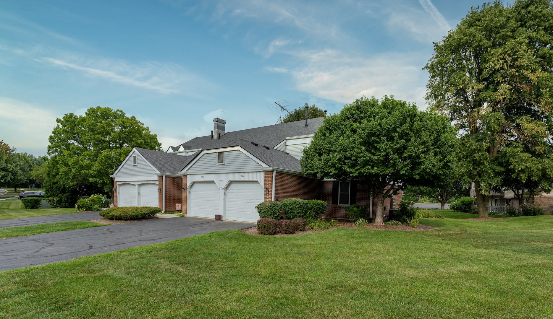 208 Millington Way #208, St. Charles, IL 60174