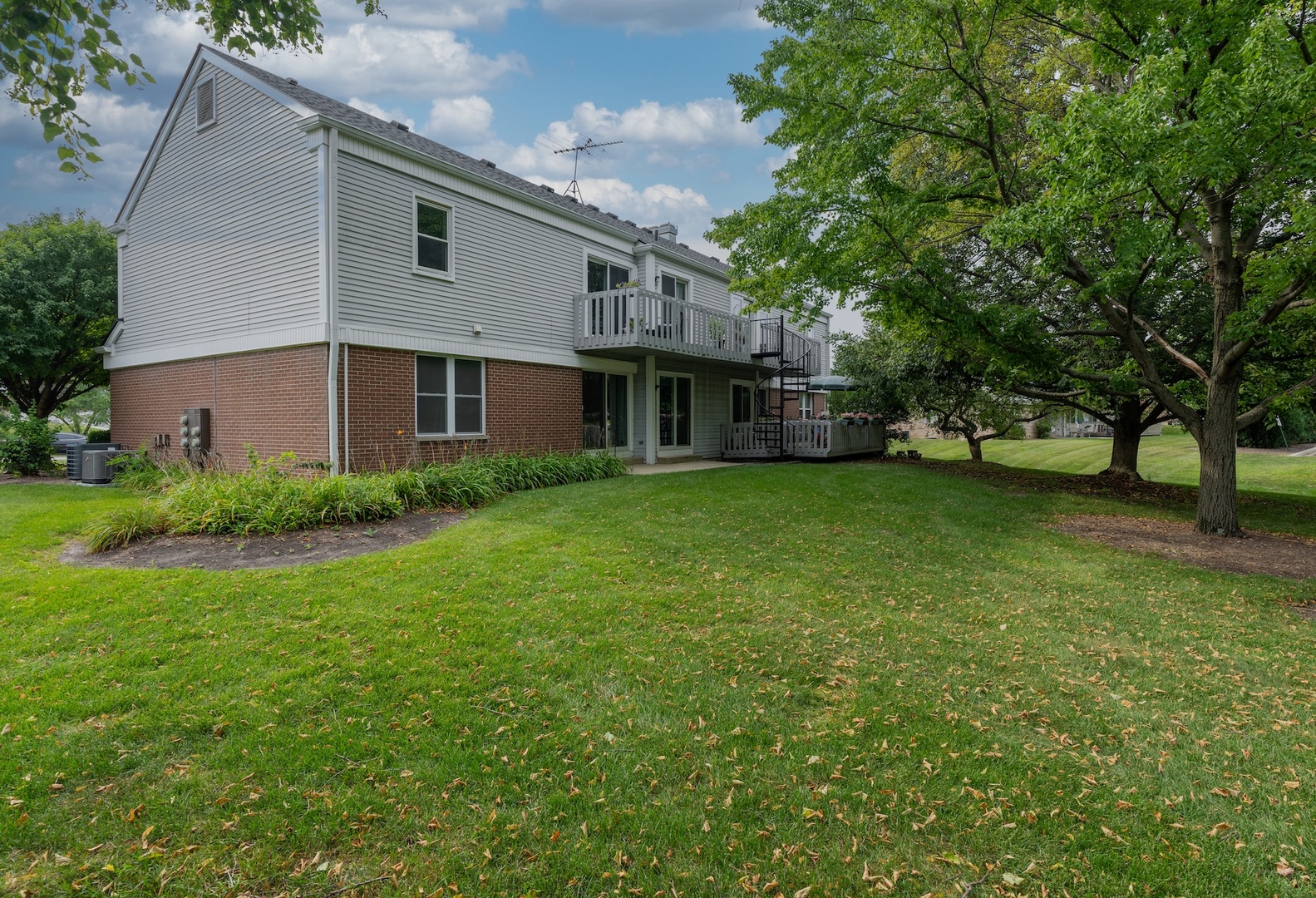 208 Millington Way #208, St. Charles, IL 60174