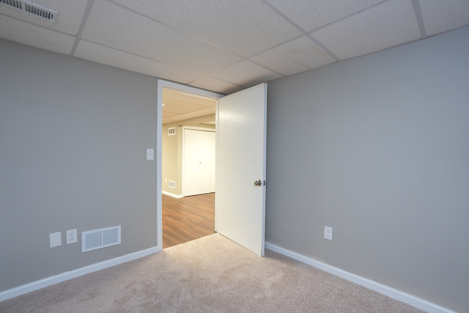 208 Millington Way #208, St. Charles, IL 60174