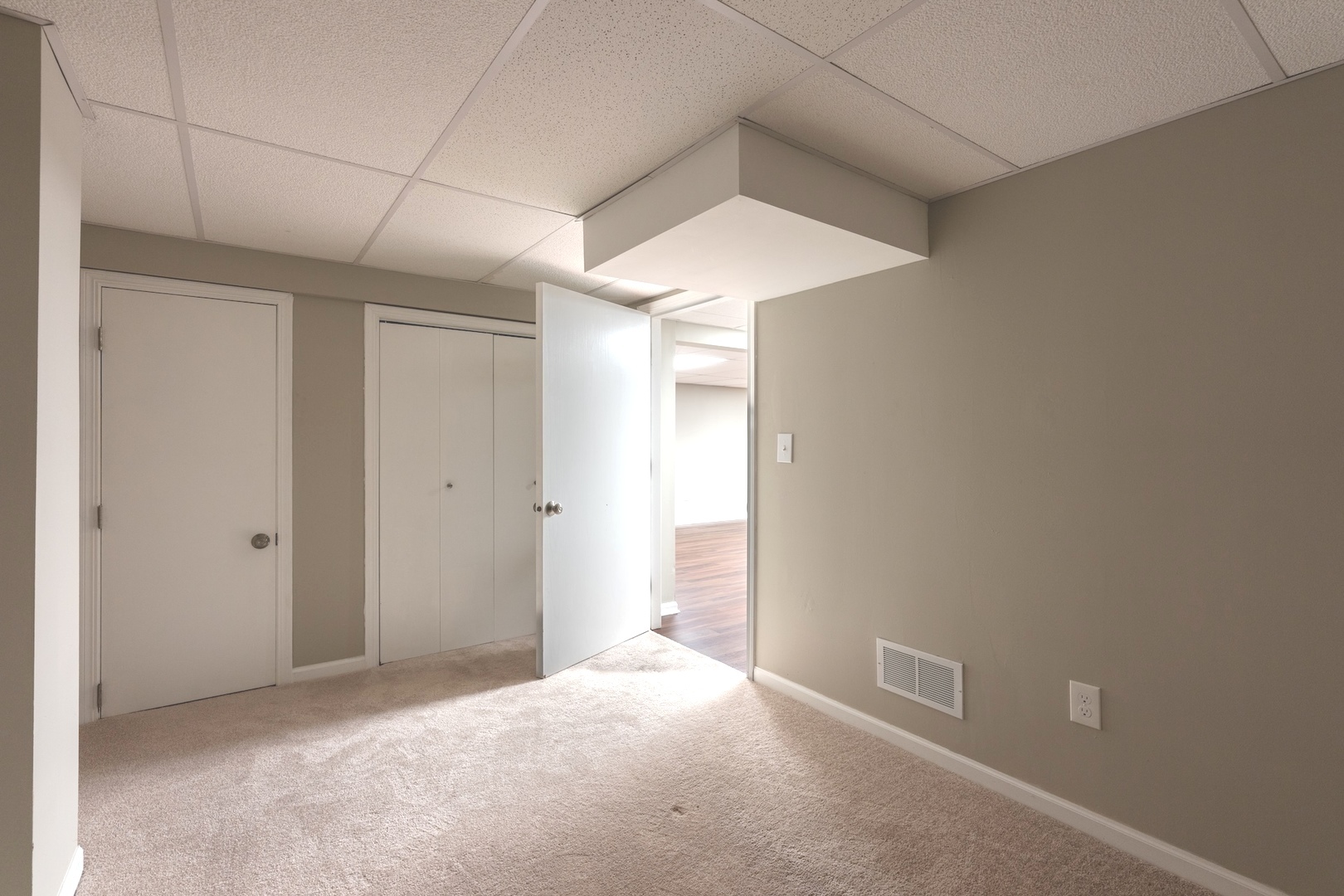 208 Millington Way #208, St. Charles, IL 60174