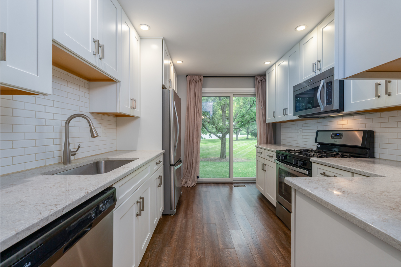 208 Millington Way #208, St. Charles, IL 60174
