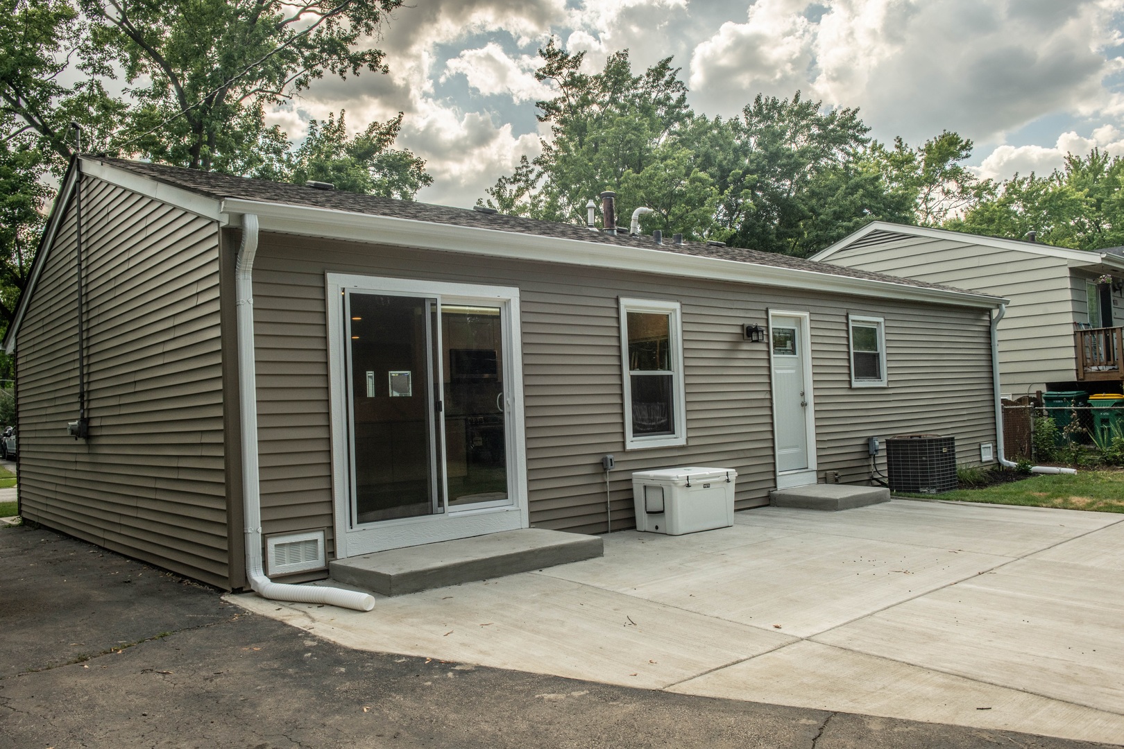 1028 Valley Stream Drive, Wheeling, IL 60090