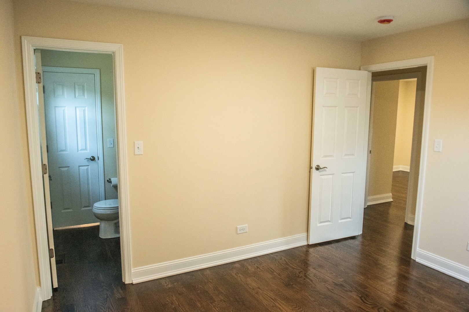 1028 Valley Stream Drive, Wheeling, IL 60090