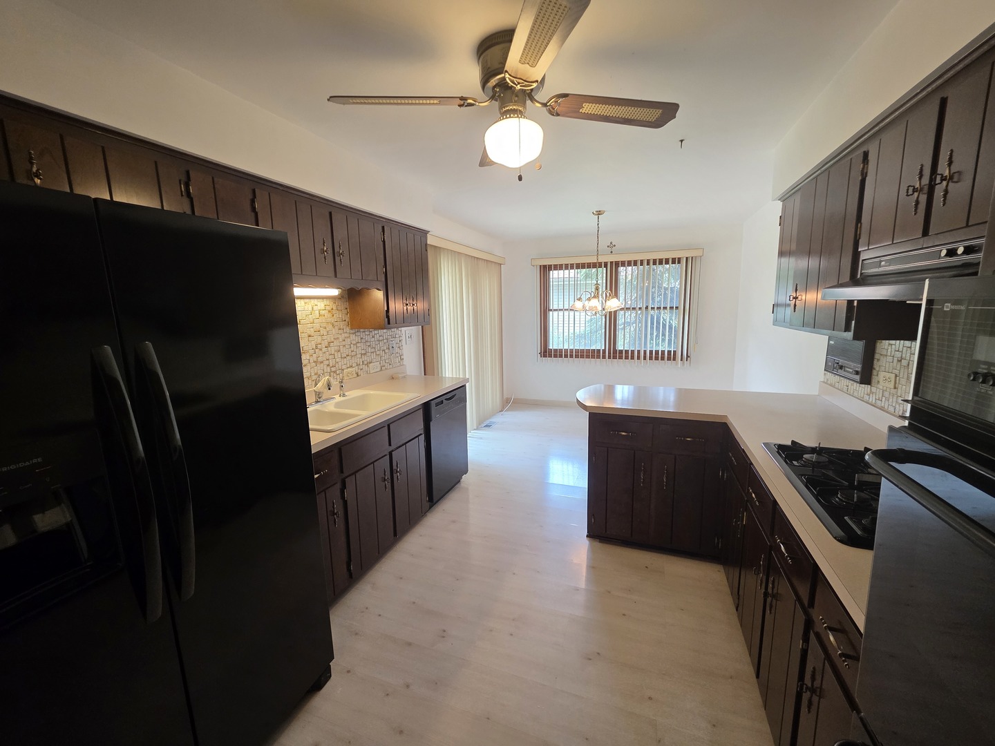 7725 Sawyer Road, Darien, IL 60561