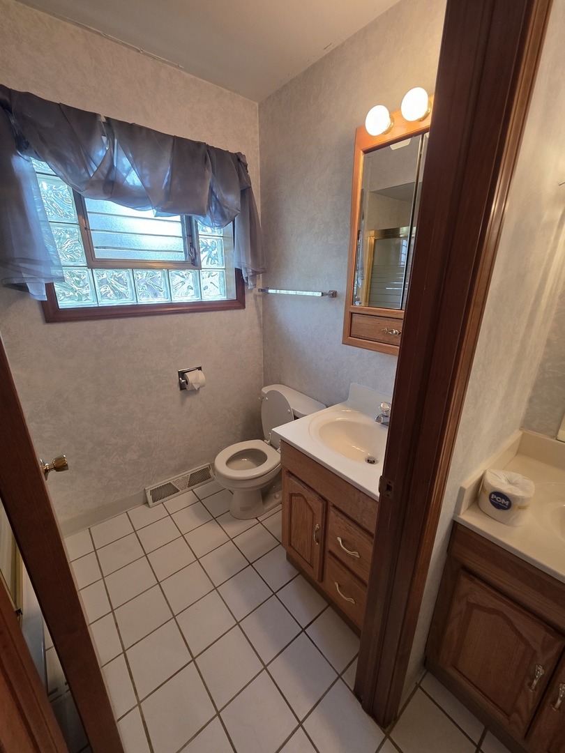 7725 Sawyer Road, Darien, IL 60561