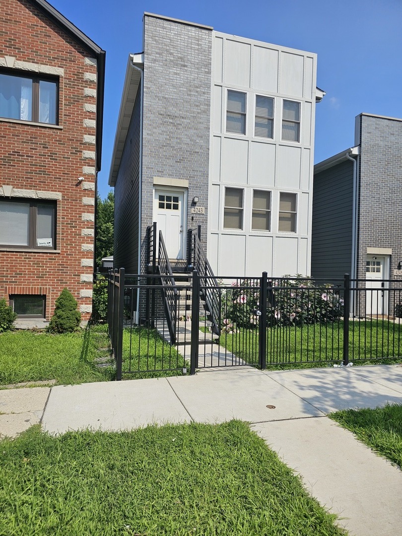 4243 S Princeton Avenue, Chicago, IL 60609
