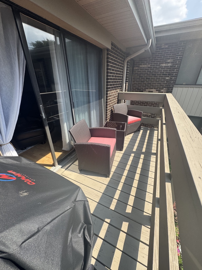310 W Greenbriar Road #2B, Glen Ellyn, IL 60137