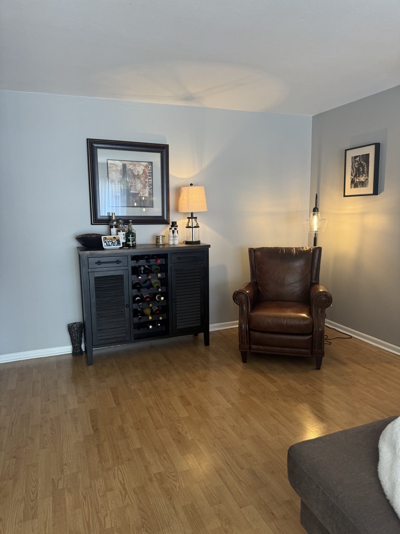310 W Greenbriar Road #2B, Glen Ellyn, IL 60137