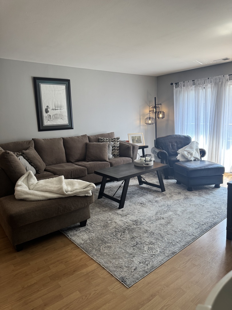 310 W Greenbriar Road #2B, Glen Ellyn, IL 60137