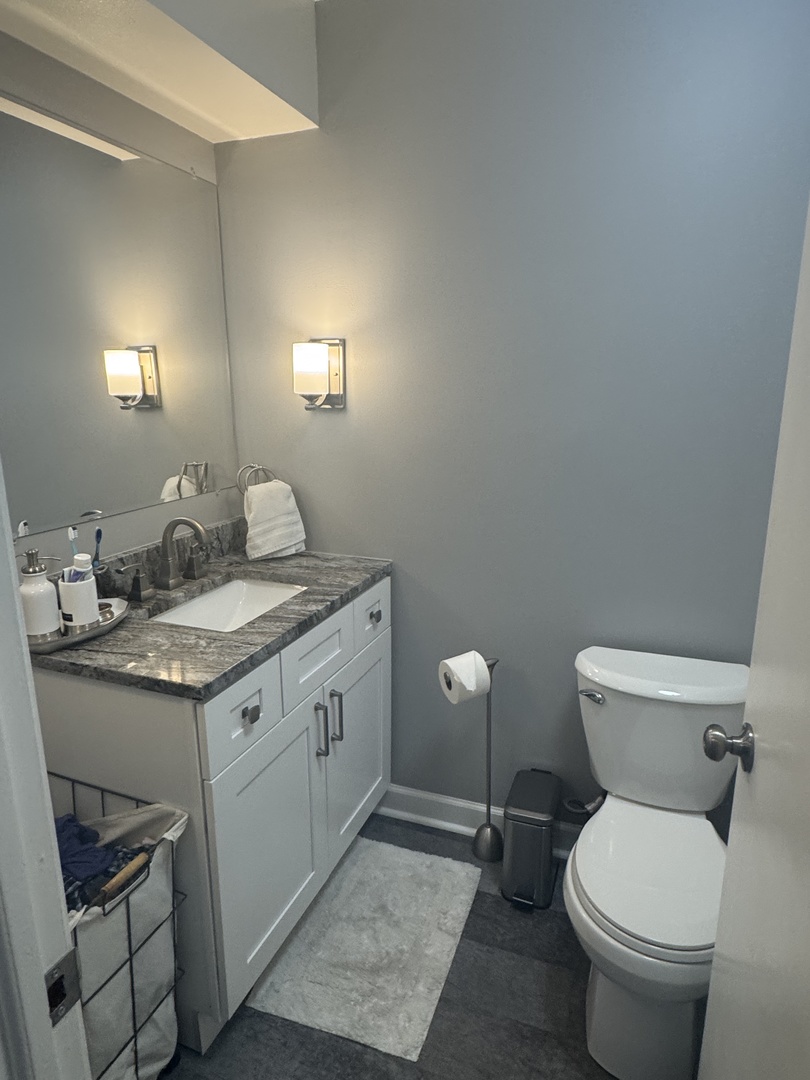 310 W Greenbriar Road #2B, Glen Ellyn, IL 60137