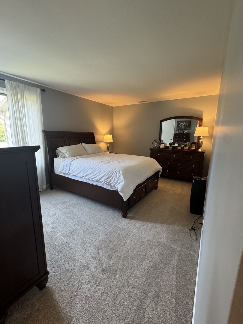 310 W Greenbriar Road #2B, Glen Ellyn, IL 60137