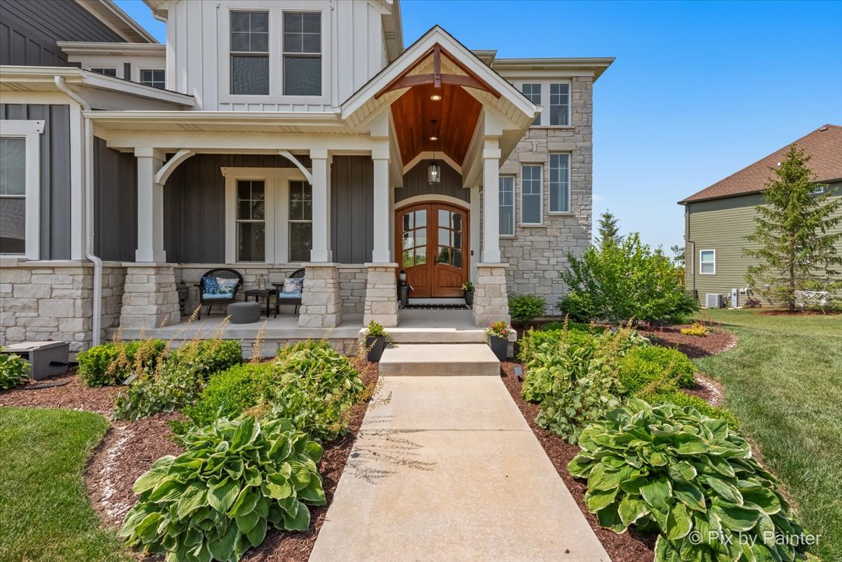 1044 Redbud Lane, Sugar Grove, IL 60554