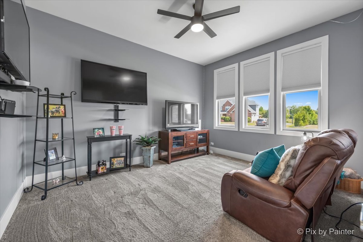 1044 Redbud Lane, Sugar Grove, IL 60554