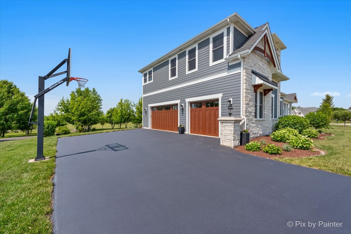 1044 Redbud Lane, Sugar Grove, IL 60554