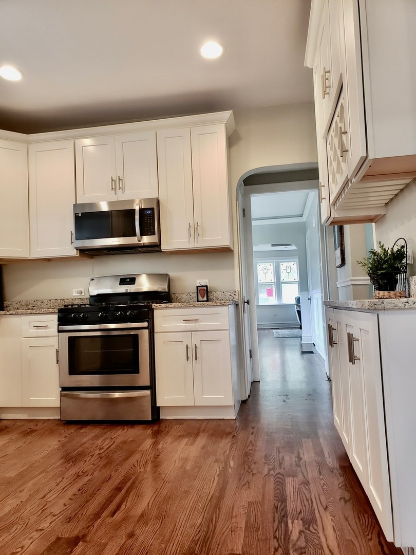 2402 Clinton Avenue, Berwyn, IL 60402