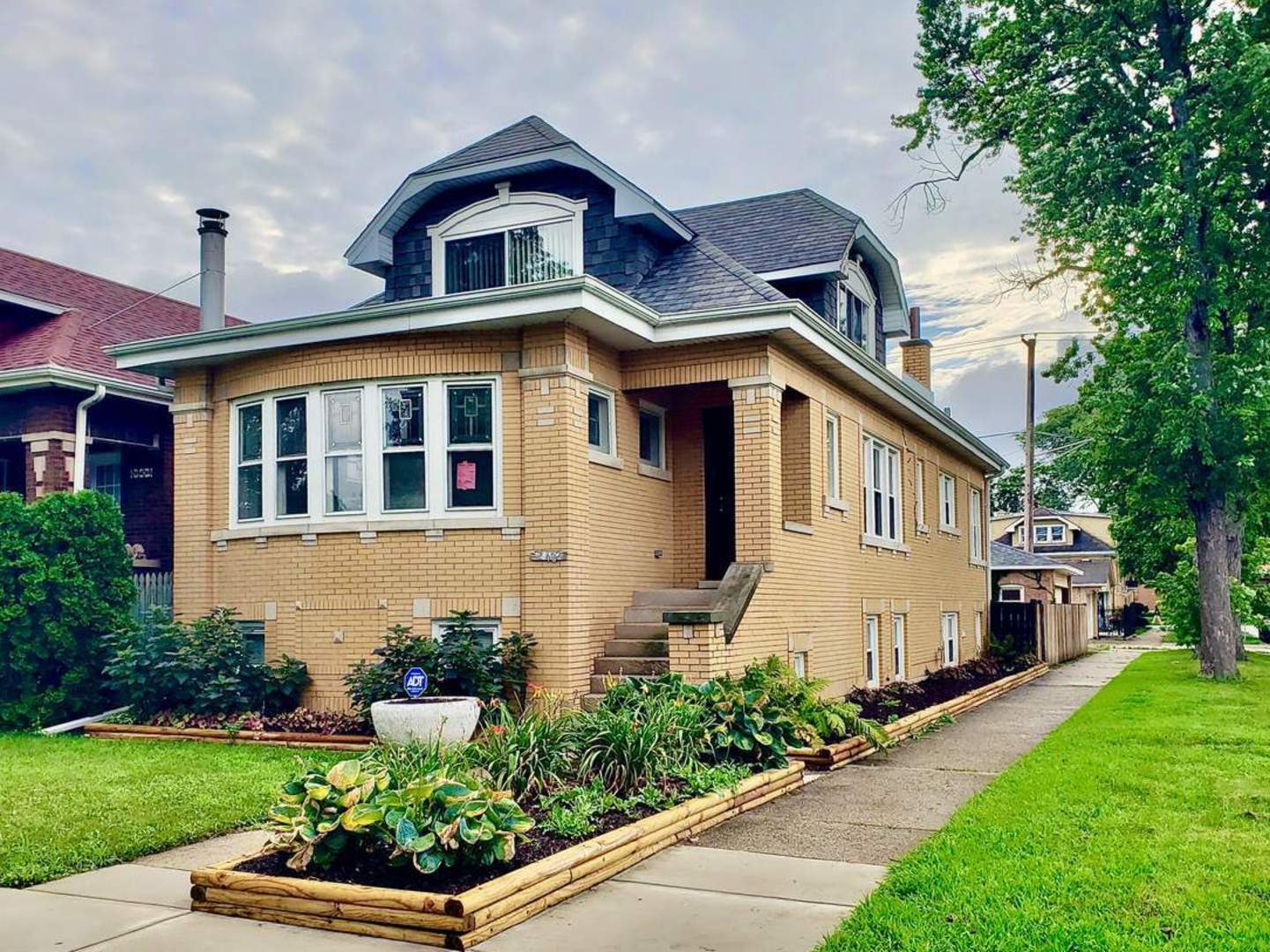 2402 Clinton Avenue, Berwyn, IL 60402