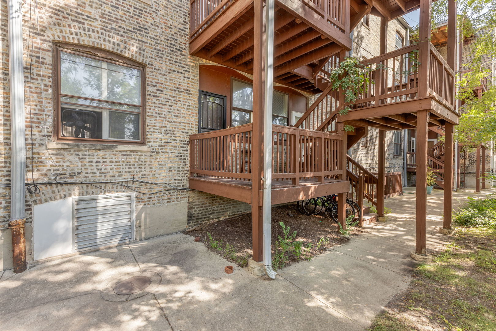 953 E 61st Street #1E, Chicago, IL 60637