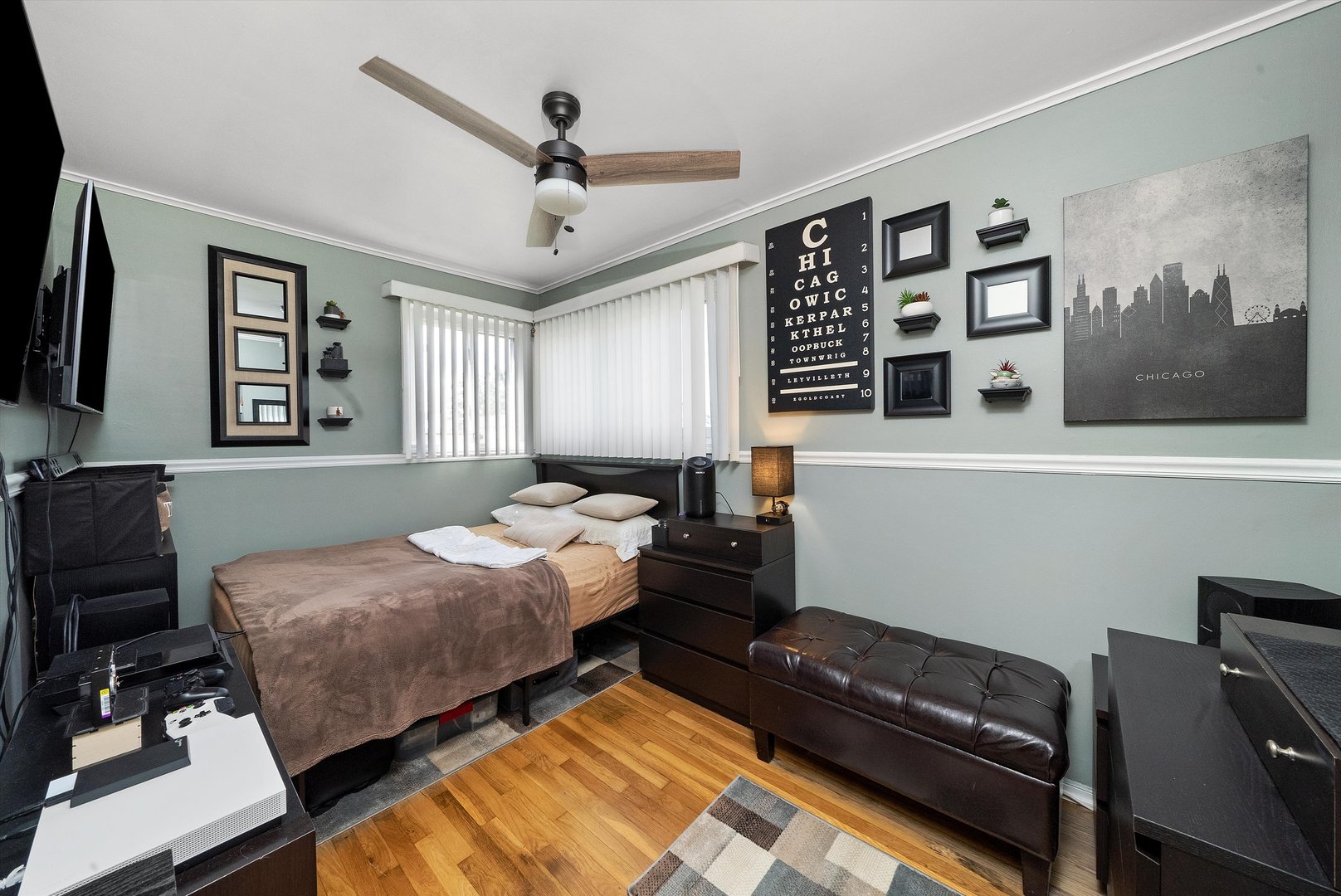 4706 W 82nd Place, Chicago, IL 60652