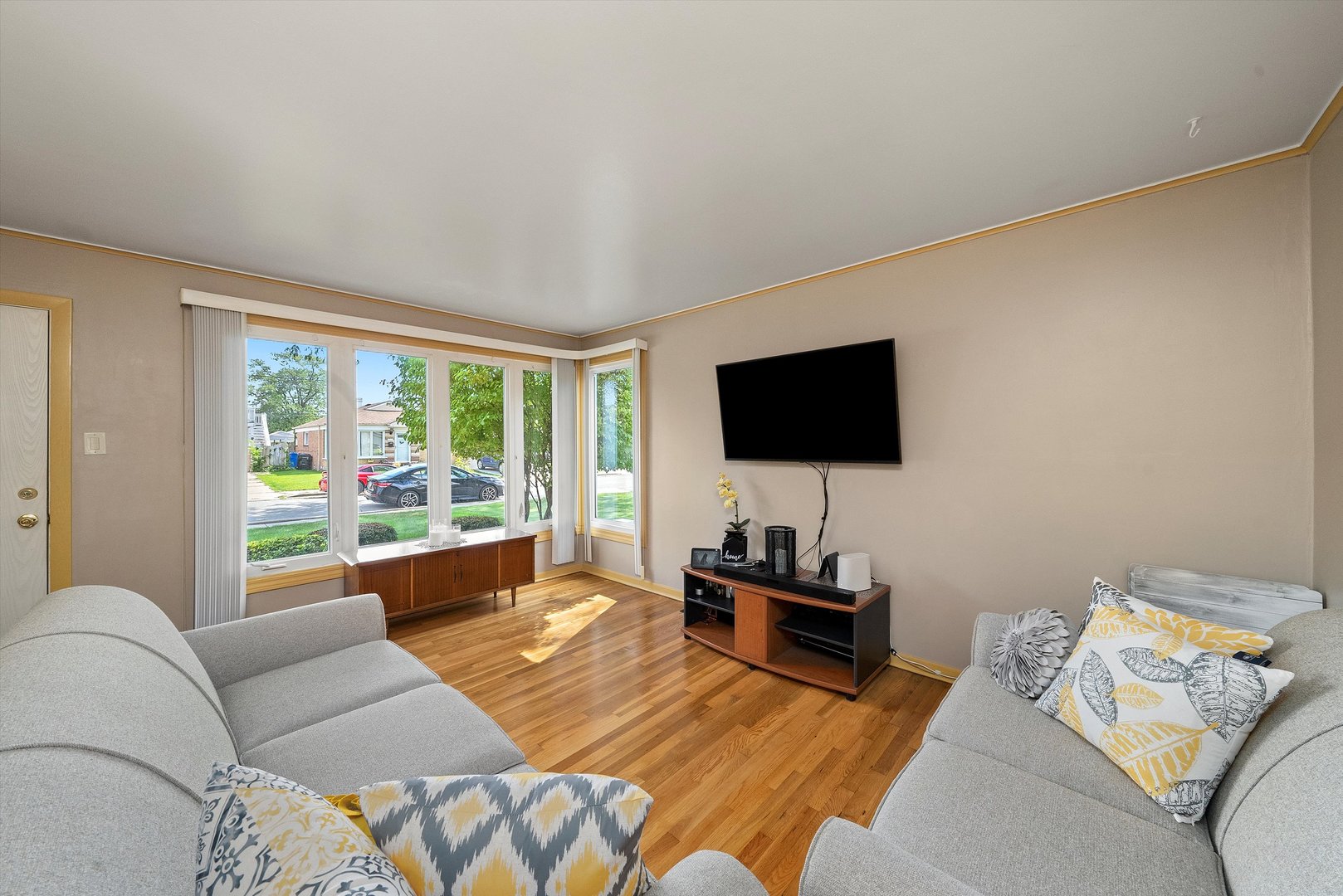 4706 W 82nd Place, Chicago, IL 60652