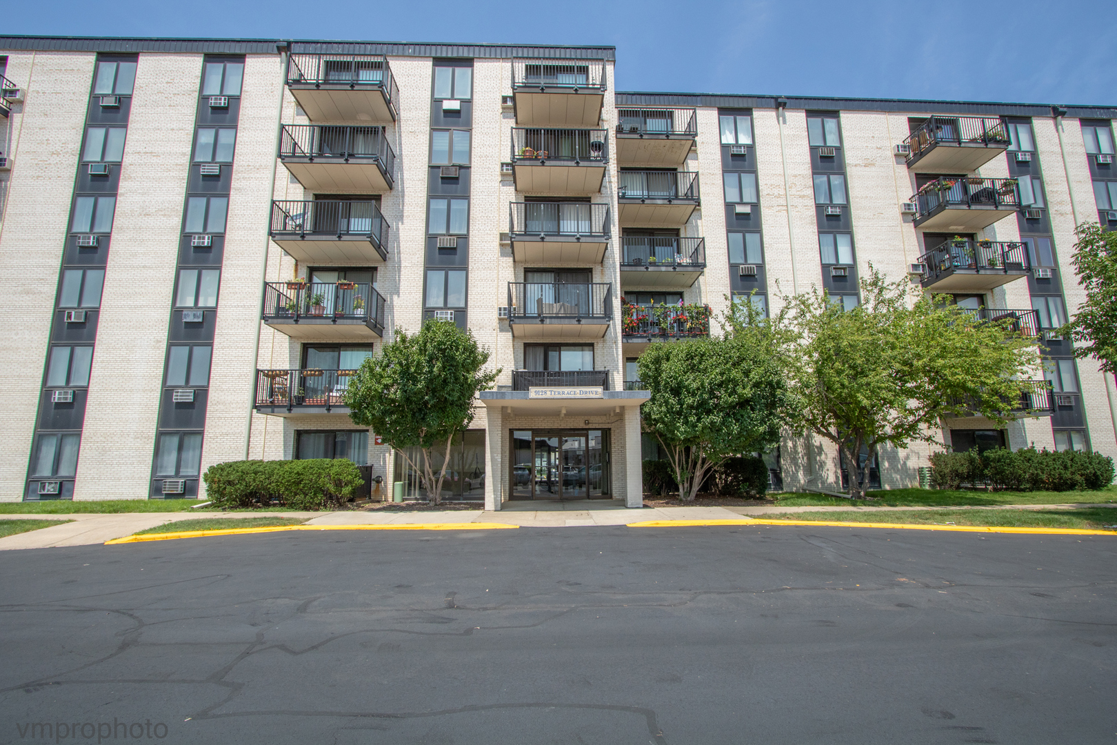9128 W TERRACE Drive #2N, Niles, IL 60714