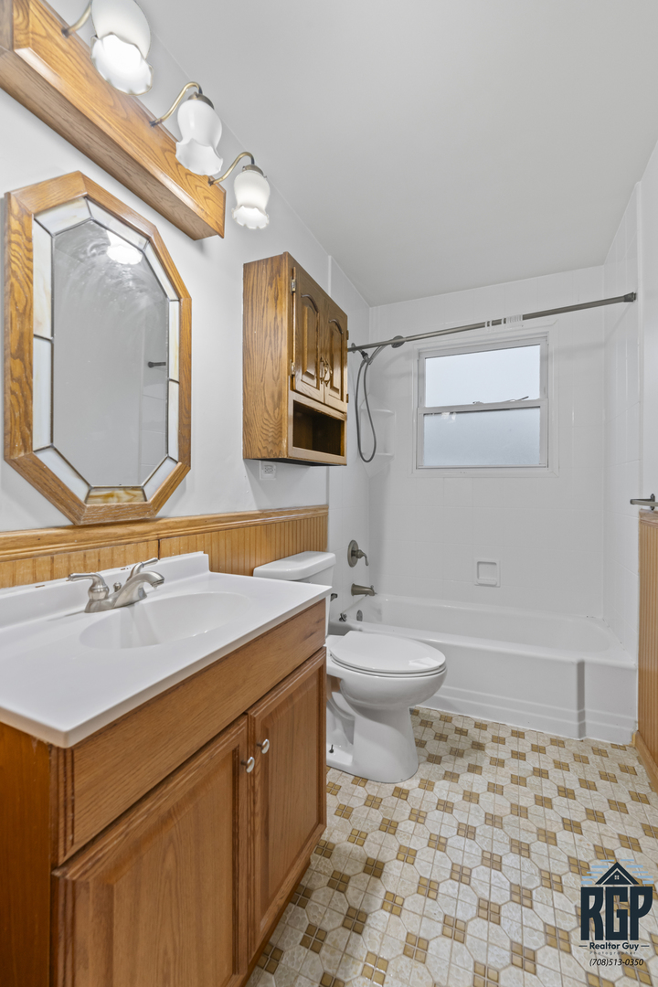 9013 W 91st Place, Hickory Hills, IL 60457