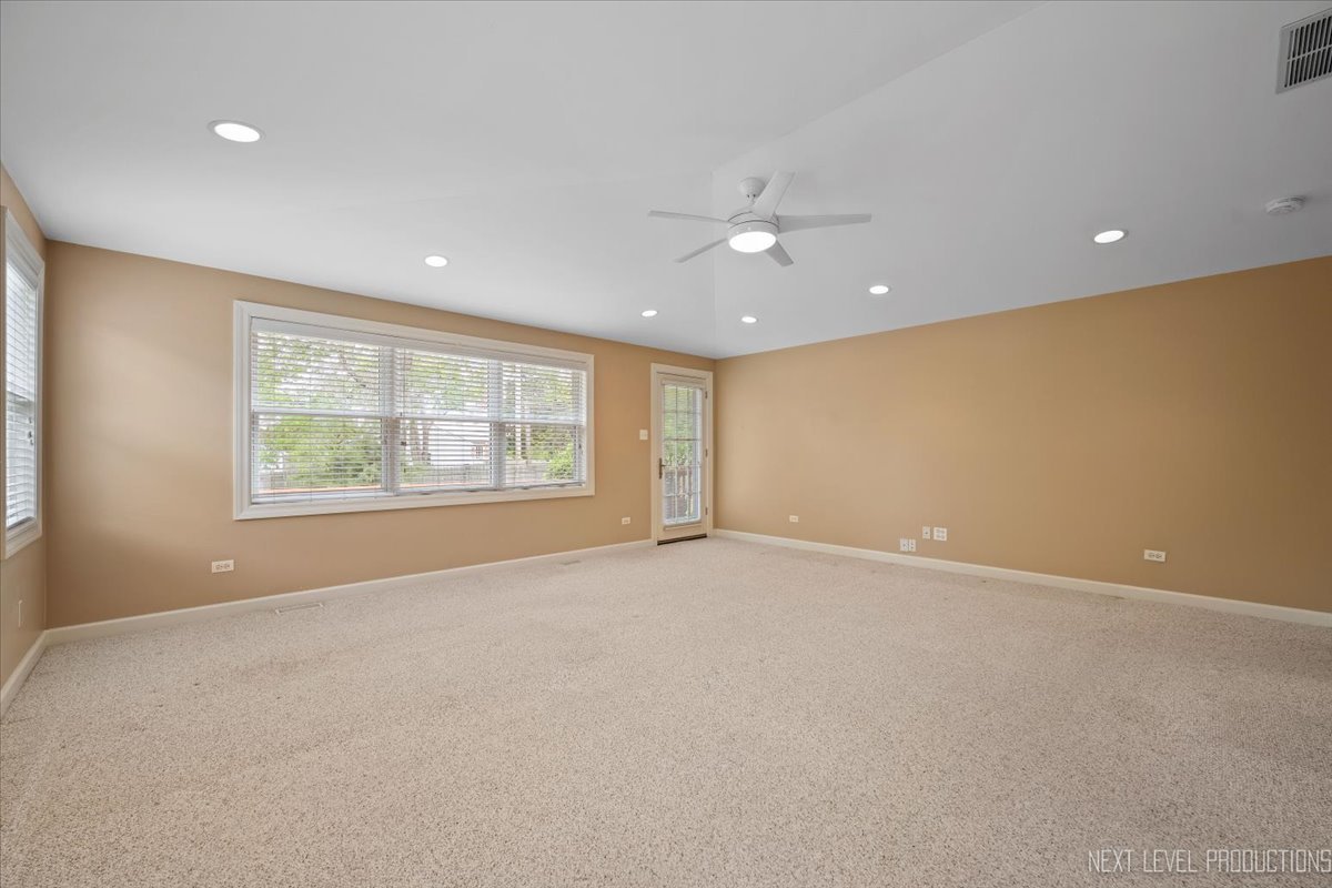 4830 Wolf Road, Western Springs, IL 60558