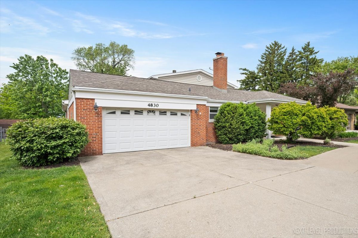 4830 Wolf Road, Western Springs, IL 60558