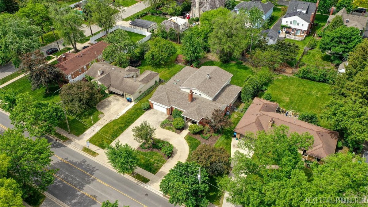 4830 Wolf Road, Western Springs, IL 60558