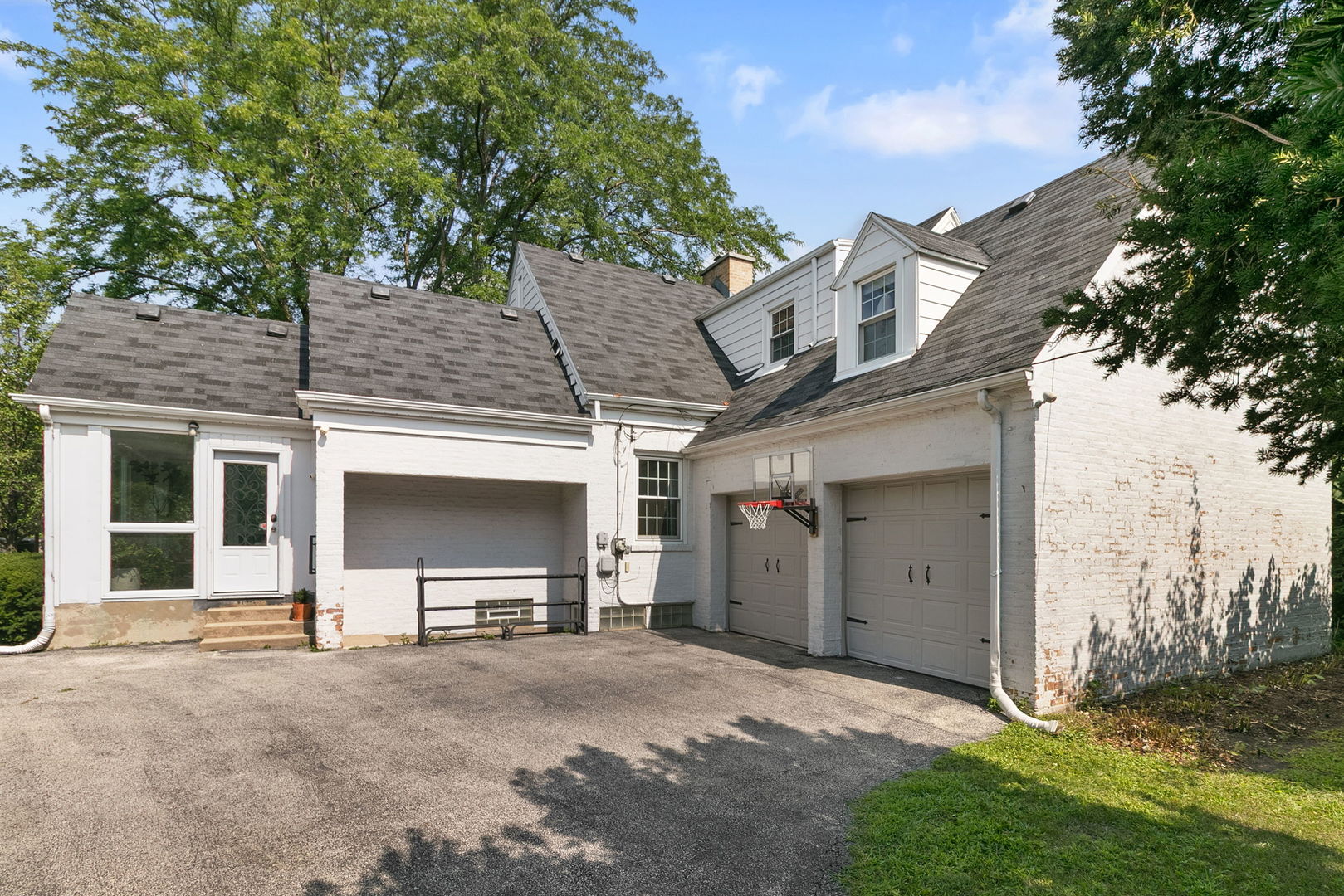 181 S Delaplaine Road, Riverside, IL 60546