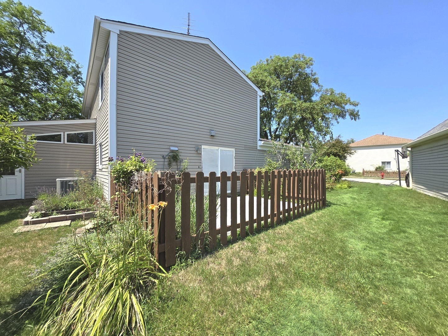 4946 Somerton Drive, Hoffman Estates, IL 60010