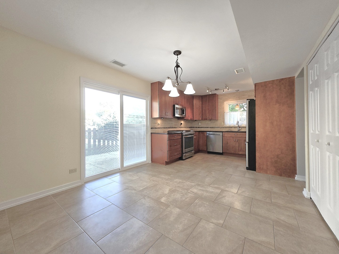 4946 Somerton Drive, Hoffman Estates, IL 60010