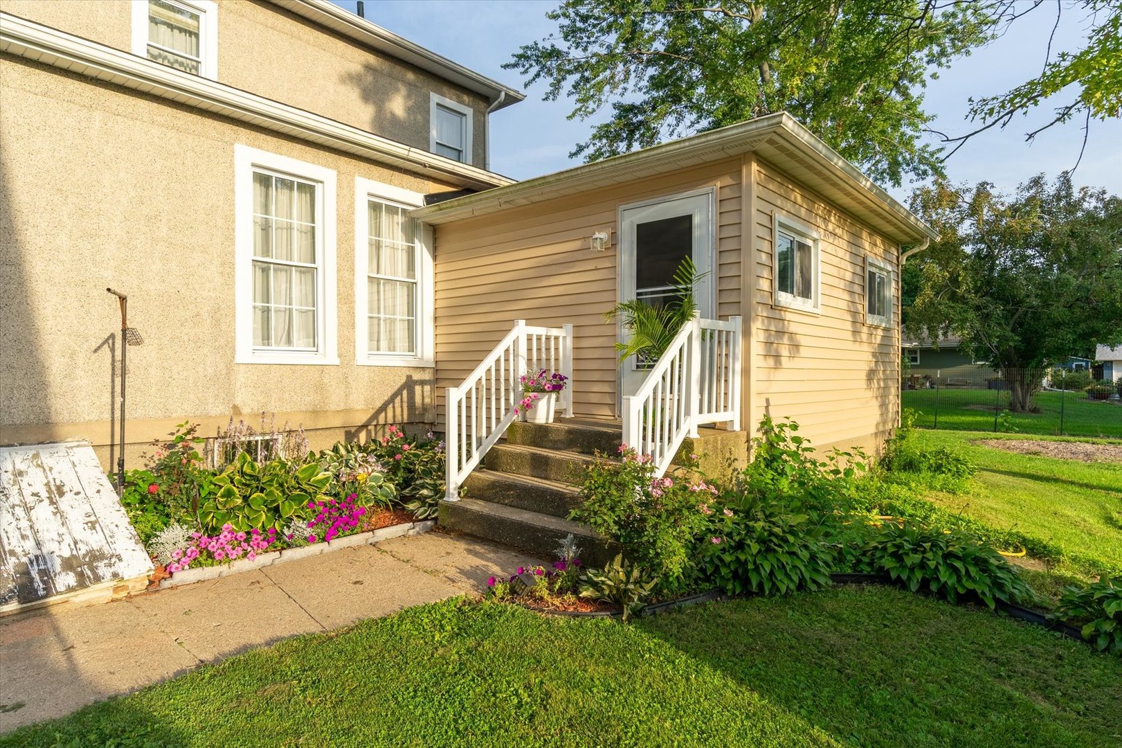 202 S Locust Street, Malden, IL 61337