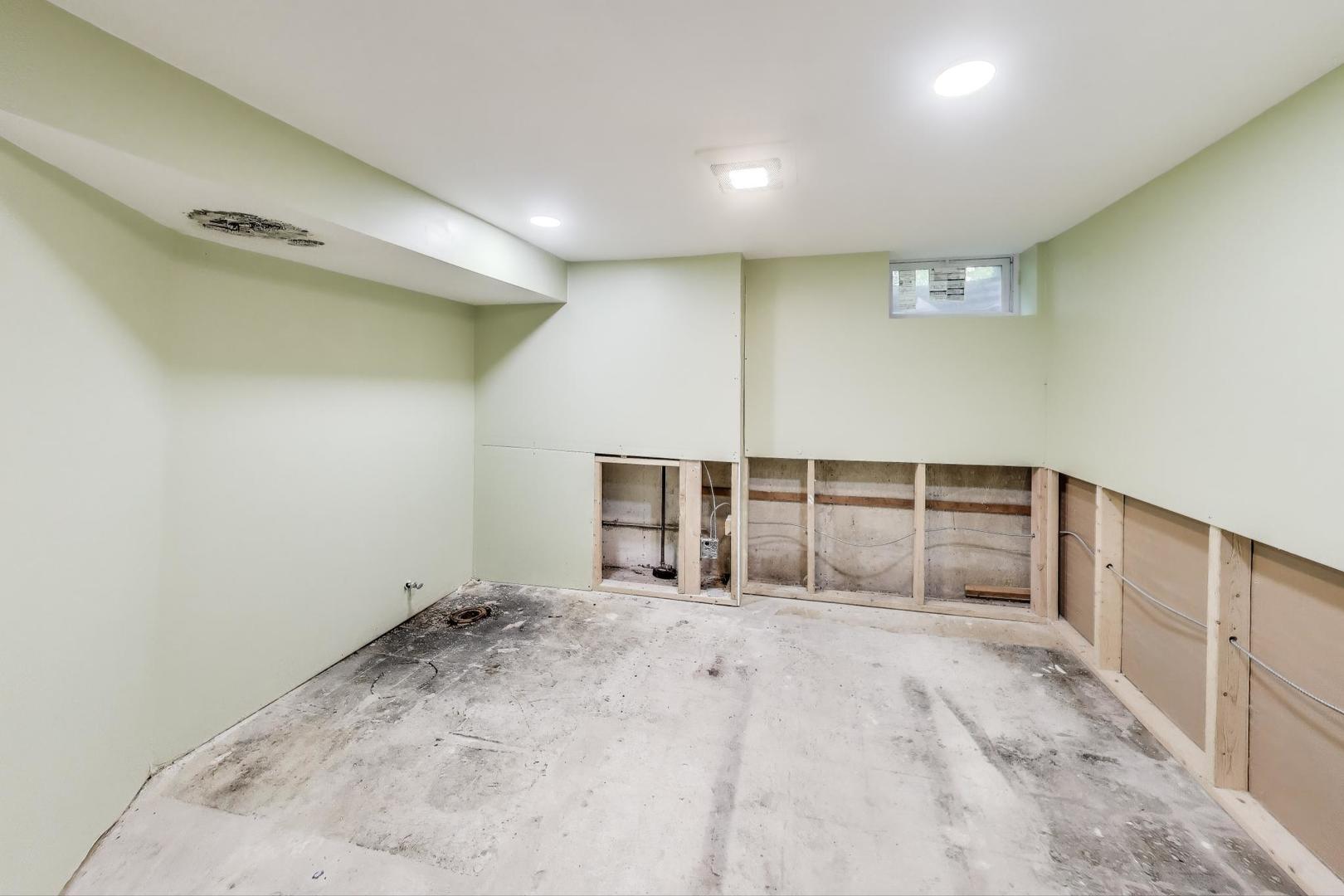 2102 Salem Boulevard, Zion, IL 60099
