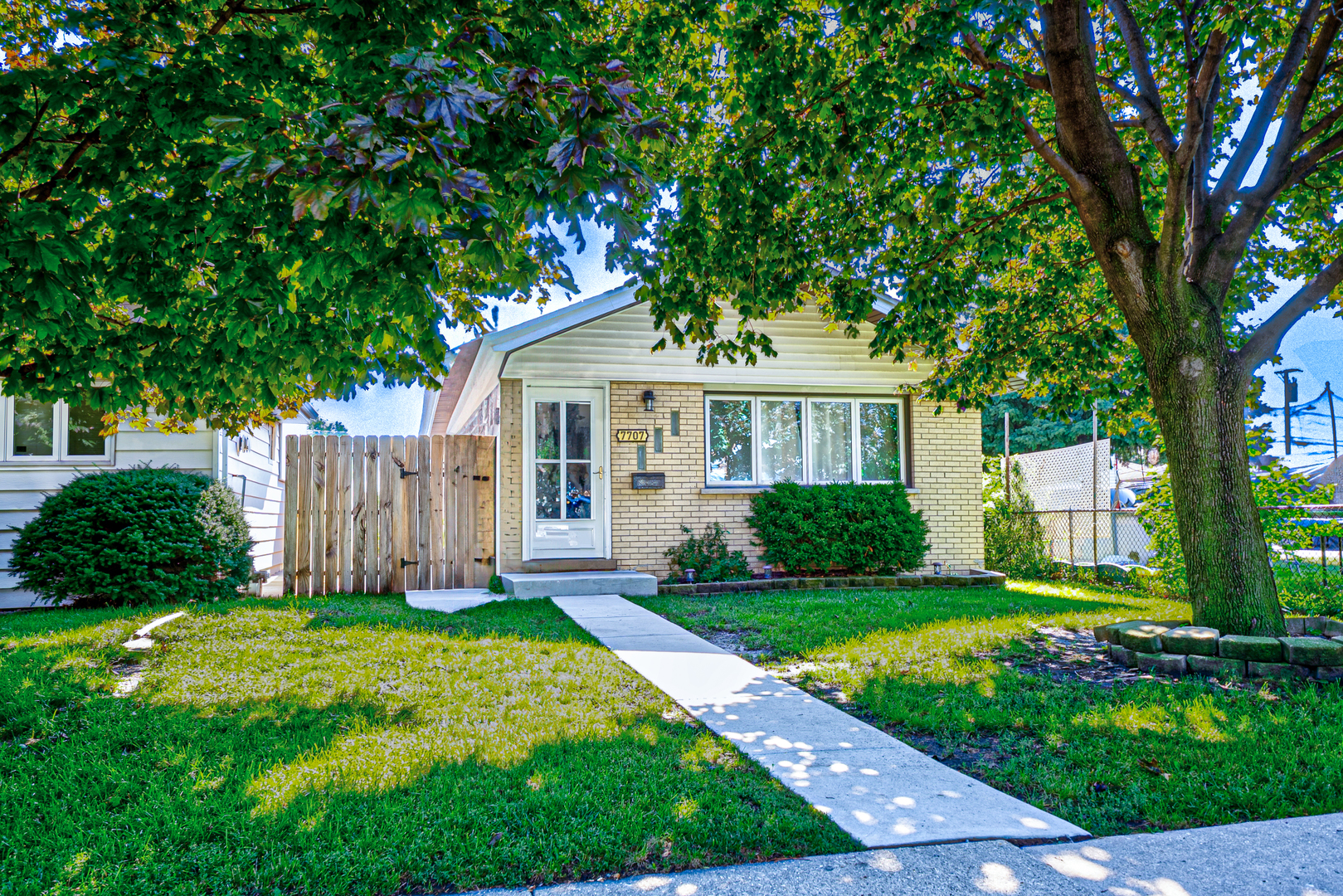 7707 Mobile Avenue, Burbank, IL 60459