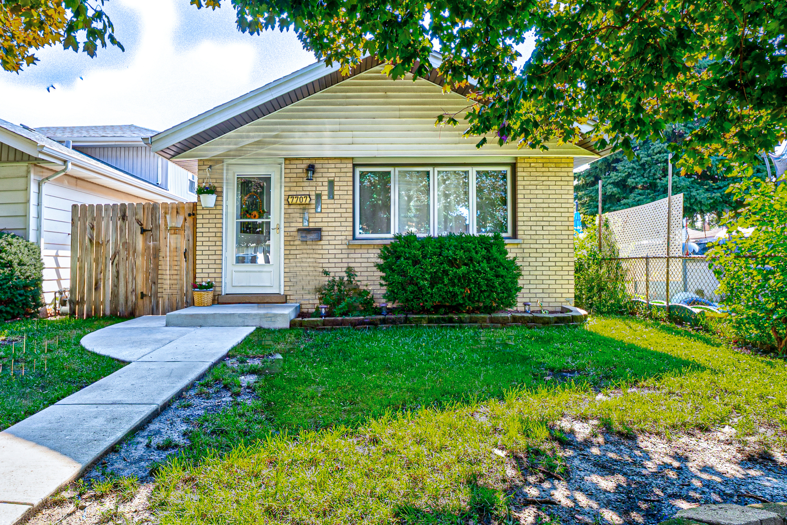 7707 Mobile Avenue, Burbank, IL 60459