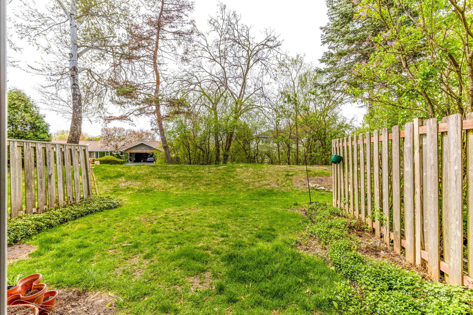 851 Sutton Court, Lincolnshire, IL 60069