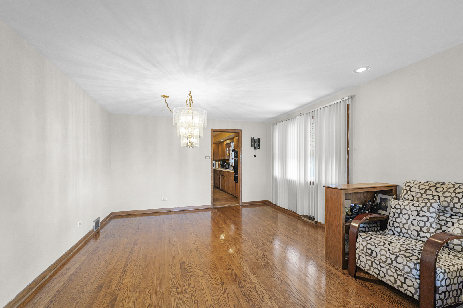 2949 W 100th Street, Evergreen Park, IL 60805