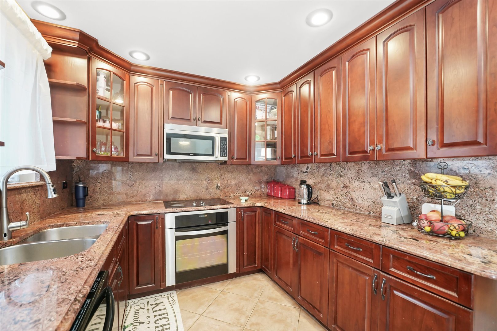 8931 S 83rd Court, Hickory Hills, IL 60457