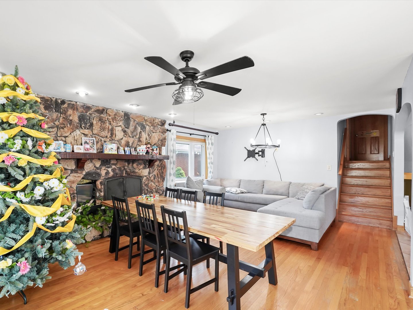 8931 S 83rd Court, Hickory Hills, IL 60457