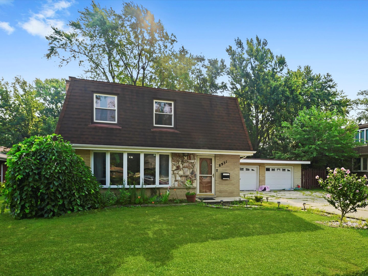8931 S 83rd Court, Hickory Hills, IL 60457
