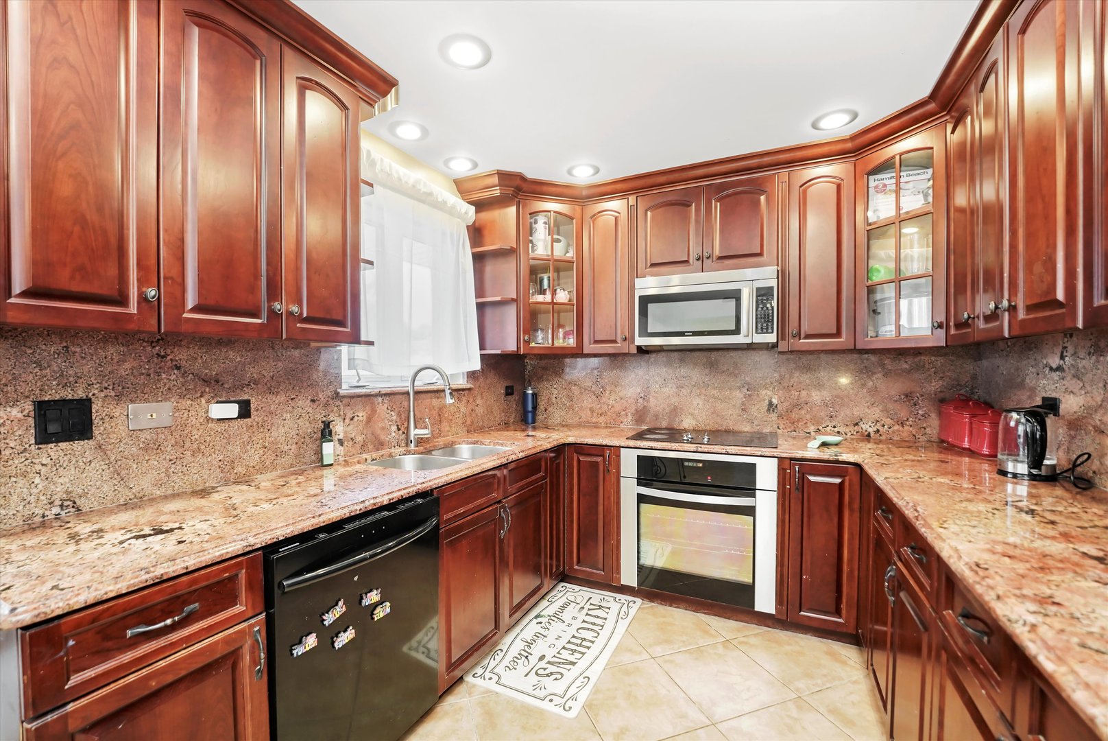 8931 S 83rd Court, Hickory Hills, IL 60457