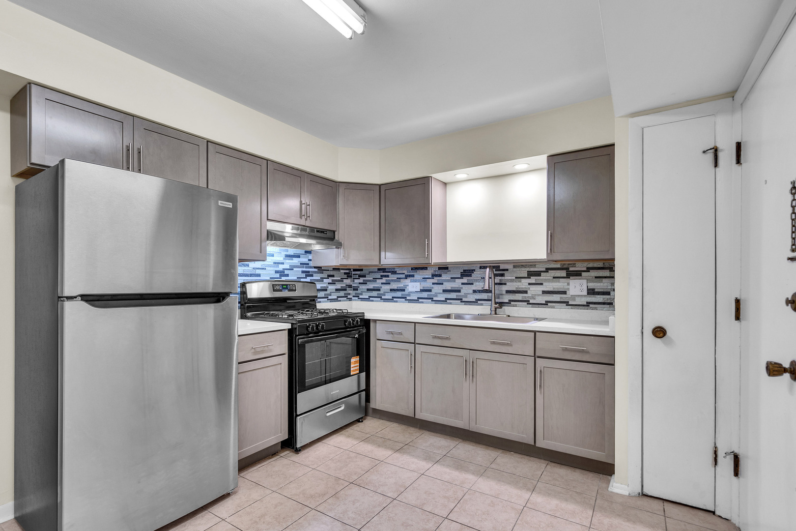 120A Collen Drive #105, Lombard, IL 60148