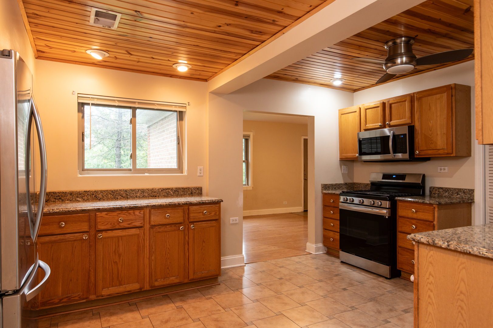 9518 S 89th Avenue, Palos Hills, IL 60465
