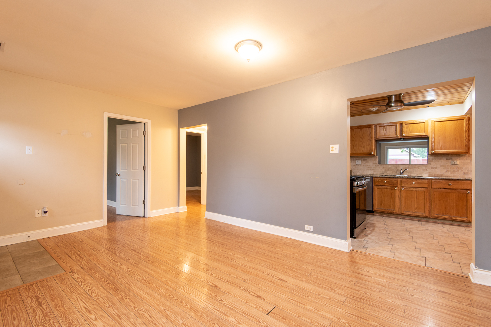 9518 S 89th Avenue, Palos Hills, IL 60465