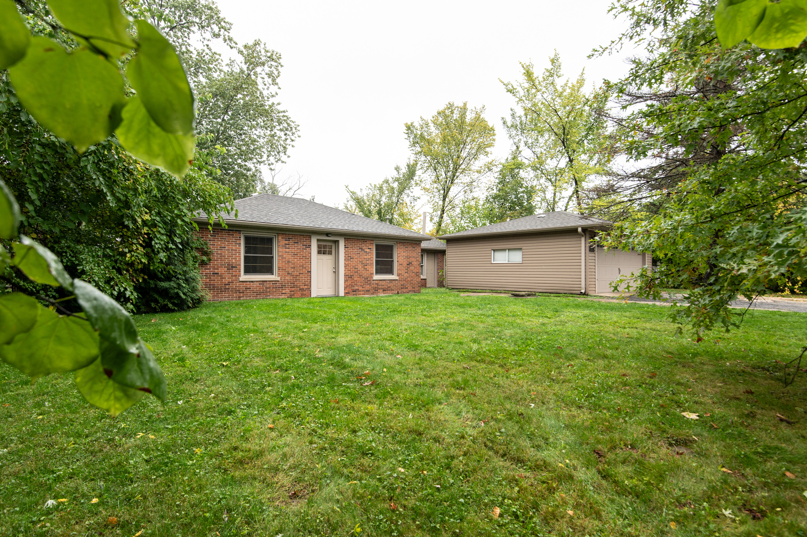 9518 S 89th Avenue, Palos Hills, IL 60465