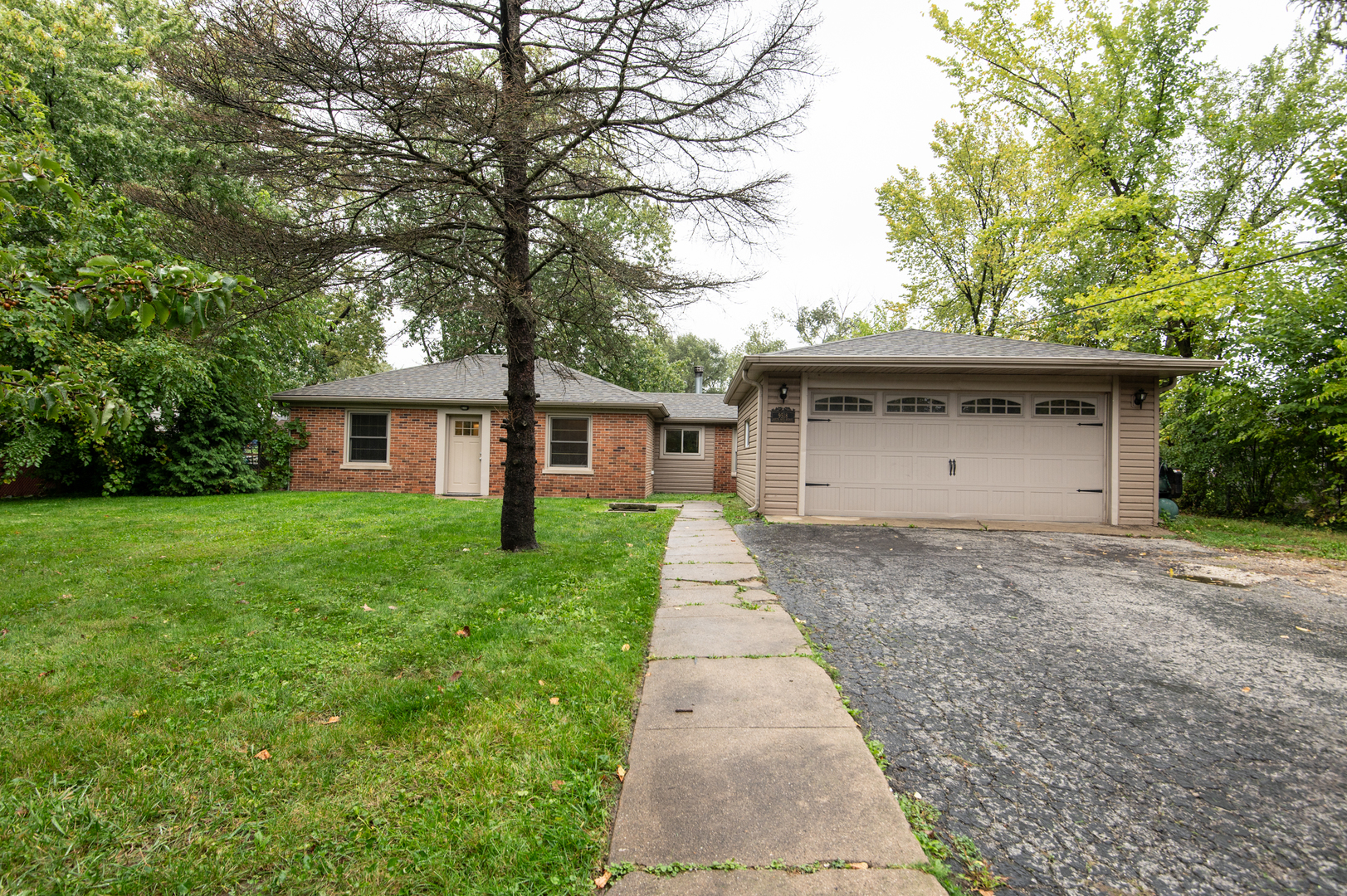 9518 S 89th Avenue, Palos Hills, IL 60465