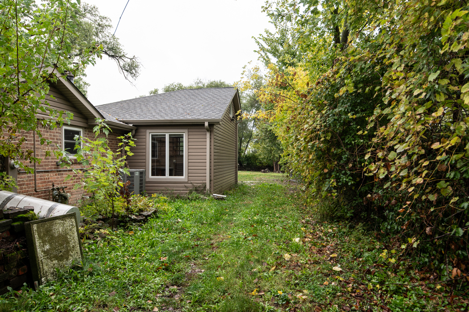 9518 S 89th Avenue, Palos Hills, IL 60465