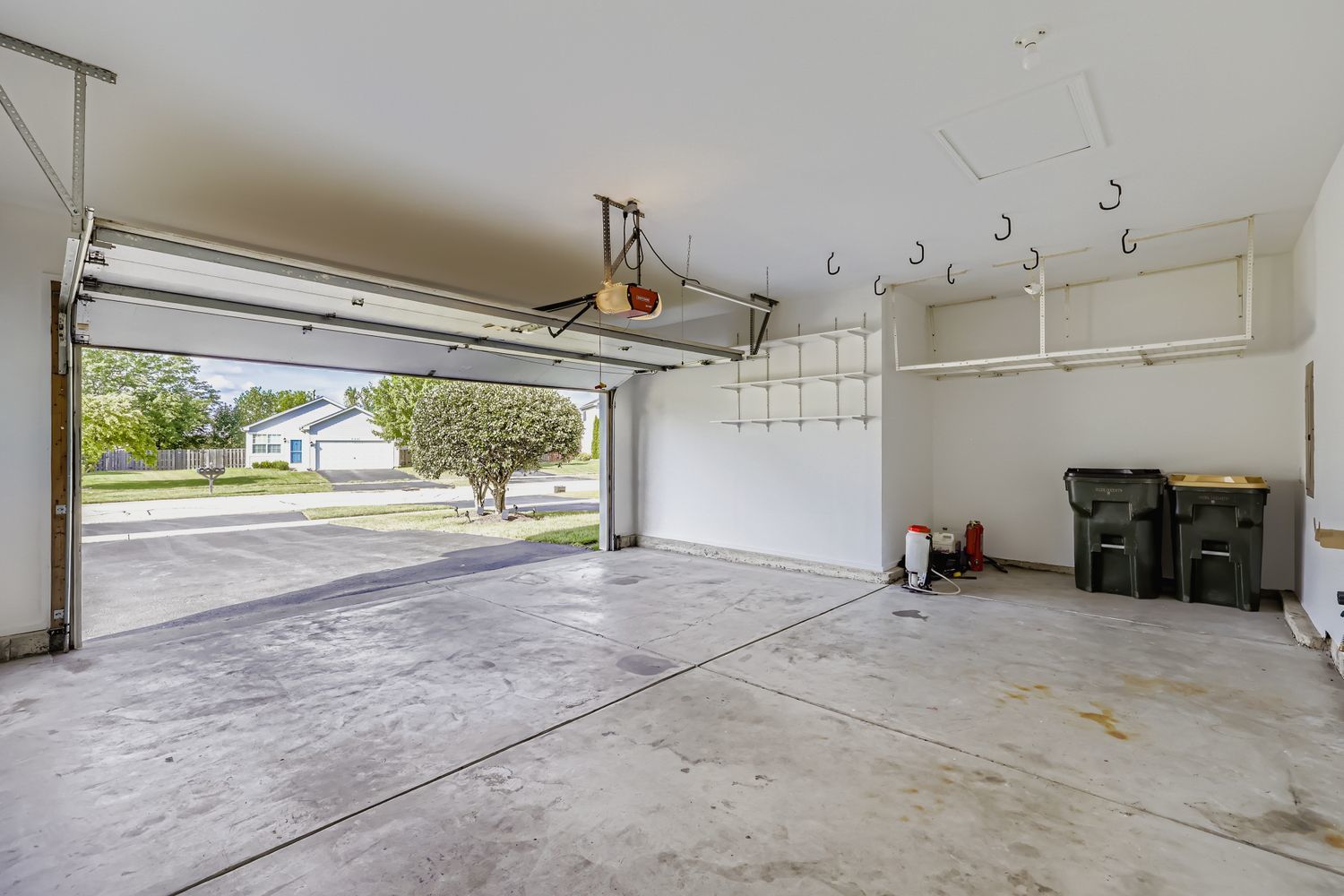 323 W Norwell Lane, Round Lake, IL 60073