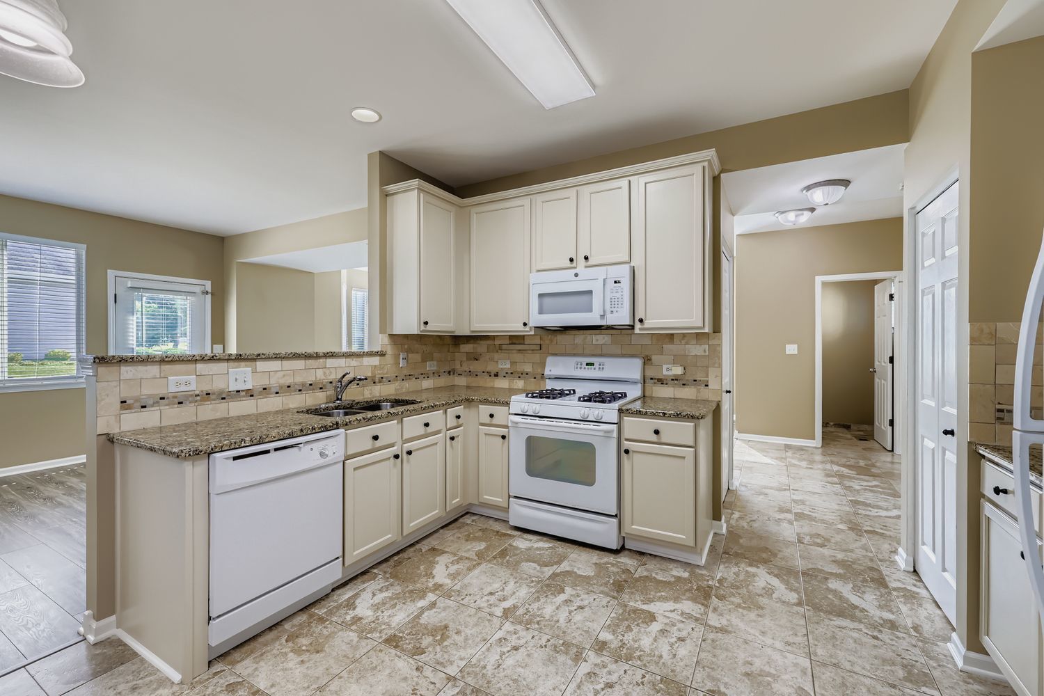 323 W Norwell Lane, Round Lake, IL 60073